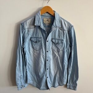 🩵 ZARA Man Denim Blue Button-Down Shirt – Size Medium